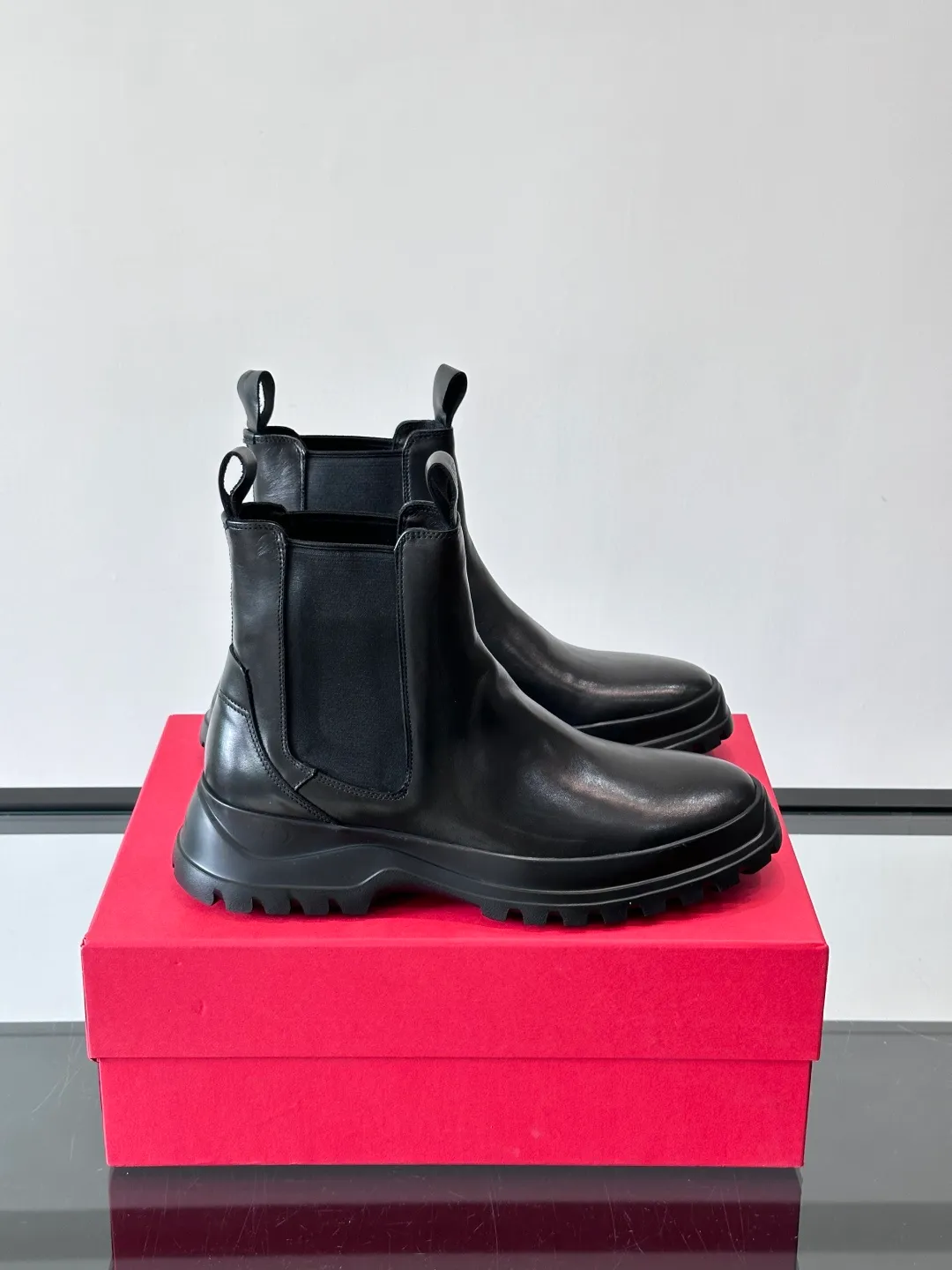 Men's men's shoes 💰960 FERRAGAMO Chelsea boots, super A Chelsea shoes equipped with thick outsole, minimalist design exudes modern charm. Imported leather surface, good texture, leather lining, easy to wear!  size: 39-44 (38.45.46 customized)